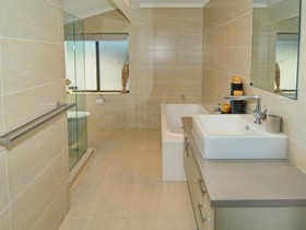 Kumbada 23 Waterfront Holiday House