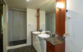 Mantra Towers of Chevron by Holiday Rentals Surfers Paradise