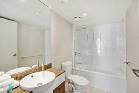 Mantra Towers of Chevron by Holiday Rentals Surfers Paradise