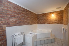 Allan Cunningham Motel