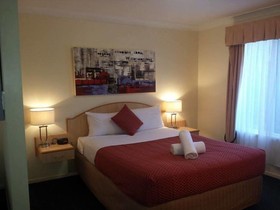 Cotswold Motor Inn