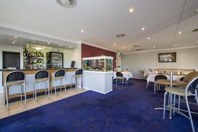 Cotswold Motor Inn