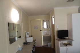 Flying Spur Motel