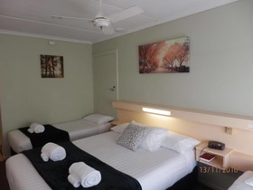 Flying Spur Motel