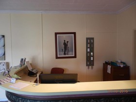 Flying Spur Motel