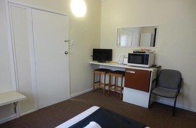 Flying Spur Motel