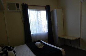 Flying Spur Motel