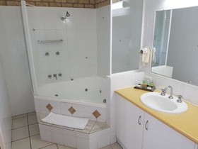 Great Divide Motor Inn