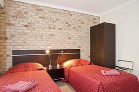 Highlander Motor Inn