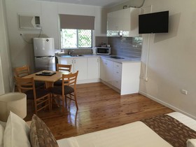 Ruthven Street Motor Inn