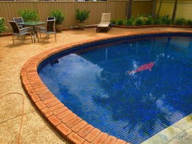 Ruthven Street Motor Inn