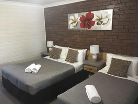 Ruthven Street Motor Inn