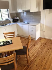 Ruthven Street Motor Inn