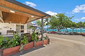 Beach House Motel