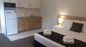 Castle Crest Motel