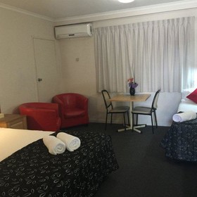 Cluden Park Motor Inn