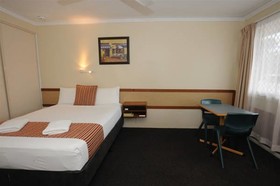 ShoreDrive Motel