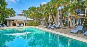 Comfort Inn & Suites Trinity Beach Club