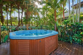 Comfort Inn & Suites Trinity Beach Club