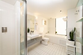 Oaks Adelaide Horizons Suites