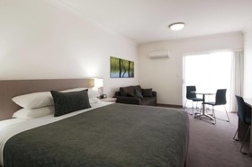 Loxton Community Hotel Motel