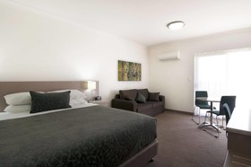 Loxton Community Hotel Motel