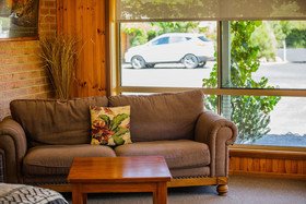 Country Roads Motor Inn