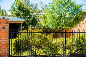 Country Roads Motor Inn