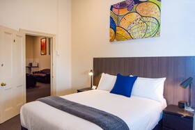 Mile End Hotel