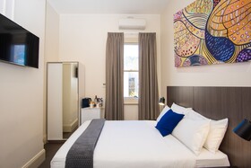 Mile End Hotel