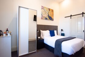 Mile End Hotel
