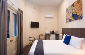 Mile End Hotel