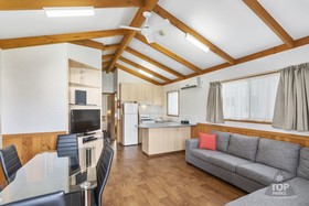 Victor Harbor Holiday & Cabin Park