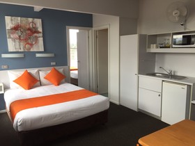 Leisure Inn Waterfront Lodge
