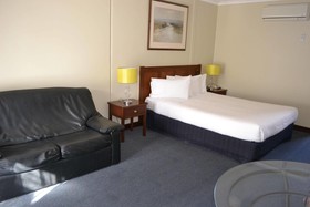 Sunnymead Hotel