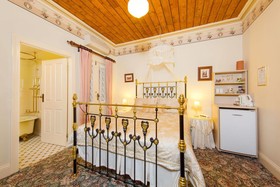 Barnsley House Bed & Breakfast