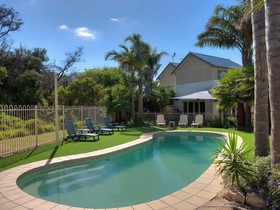 Boathouse Resort Motel