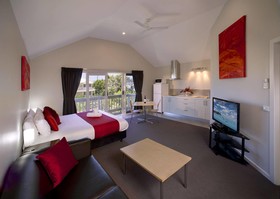 Boathouse Resort Motel