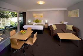 Boathouse Resort Motel