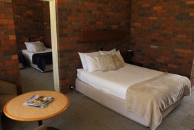 Bonnie Doon Hotel