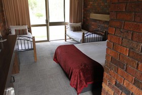 Bonnie Doon Hotel