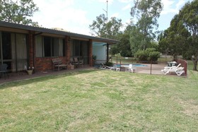 Bonnie Doon Hotel