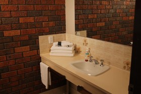 Bonnie Doon Hotel