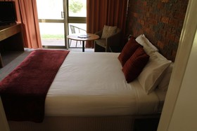 Bonnie Doon Hotel