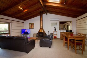 Alrima Lodge Bright