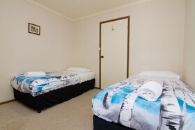 Alrima Lodge Bright
