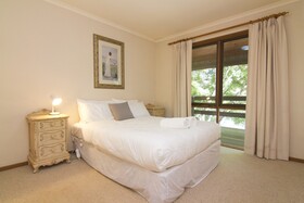 Alrima Lodge Bright