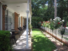 Barrass's John Bright Motor Inn