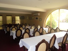 Riverbank Park Motel