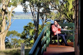 Lakes And Craters Holiday Park